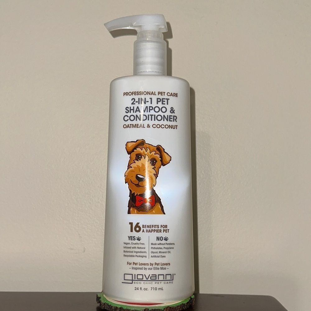 Giovanni 2-in-1 PET SHAMPOO & CONDITIONER Oatmeal & Coconut 24 fl oz pump